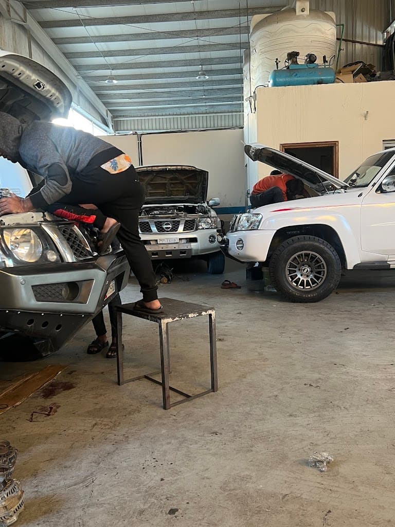 Rotary auto repair workshop