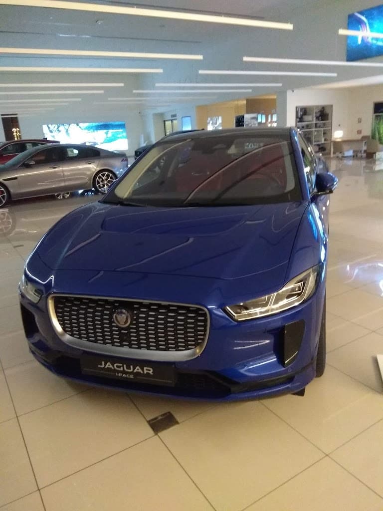 Al Tayer Motors, Lincoln Showroom Sharjah