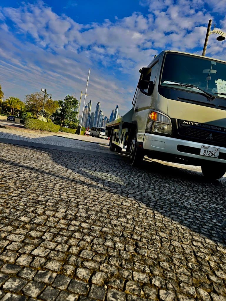 Usama best car recovery/towing Service near me Sharjha/Dubai Qusais Deira downtown business bay jumeirah